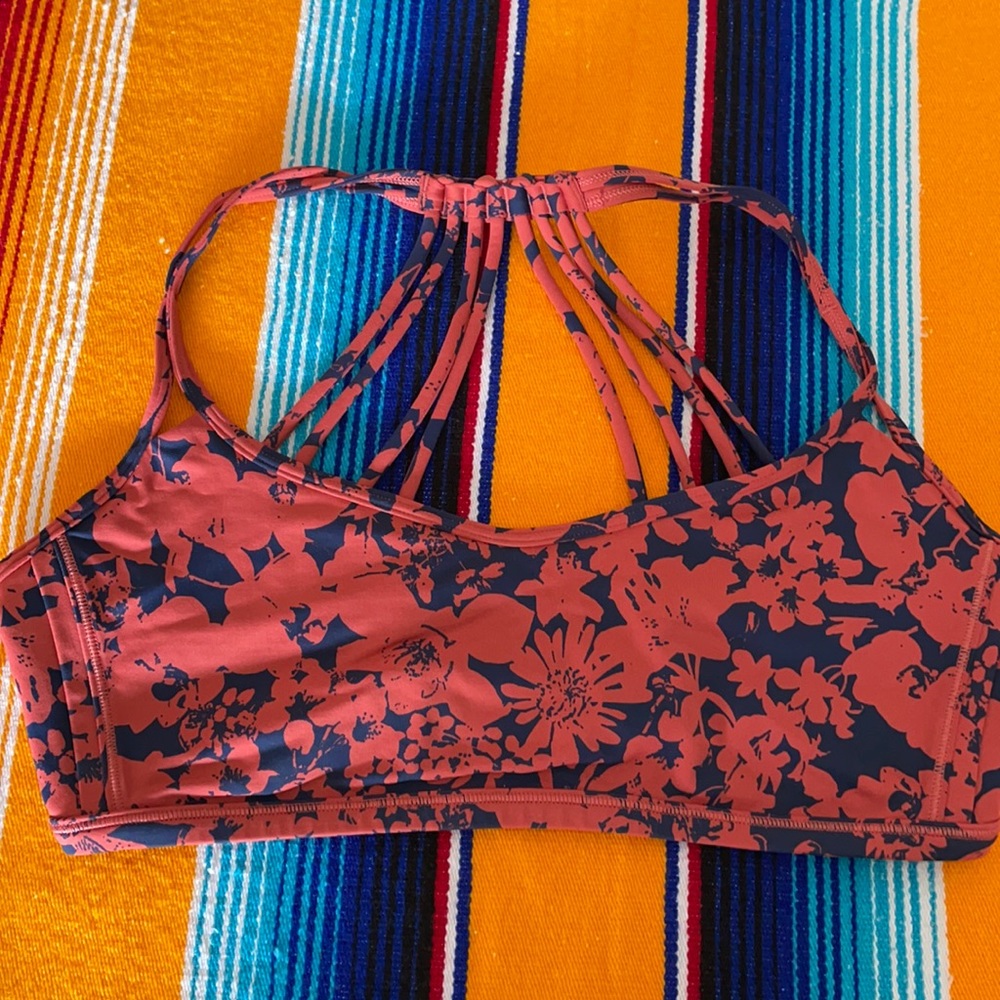 Lululemon Free to be